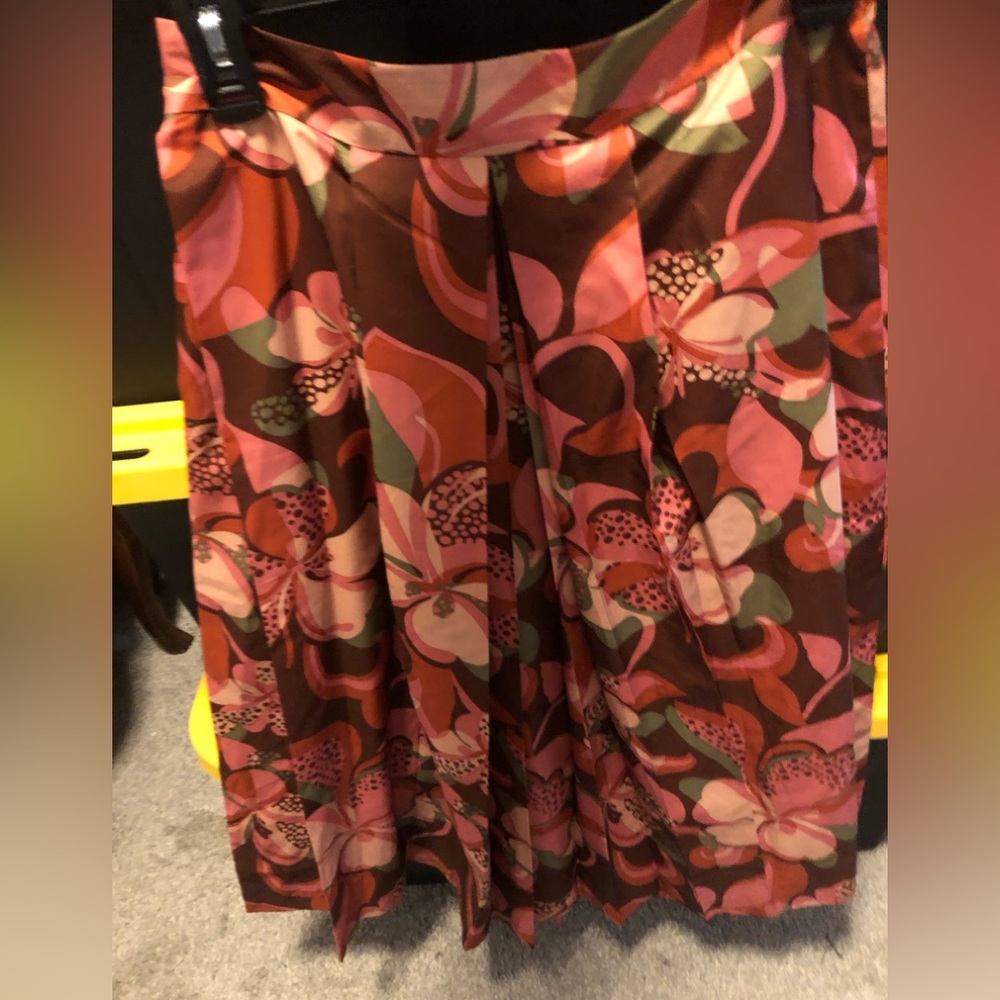 MetroStyle Woman’s skirt like new size 4